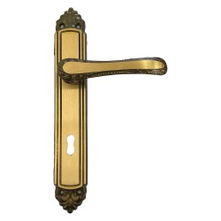 MANIGLIA 'GIGLIO' CON PLACCA Q 8 x 90 (CP 4)